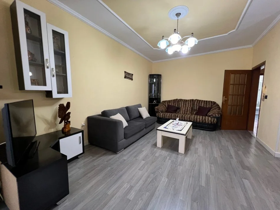 Tirane, jepet me qera apartament 2+1 Kati 3, 115 m² 500 € (Mihal Grameno, Kompleksi Grand)