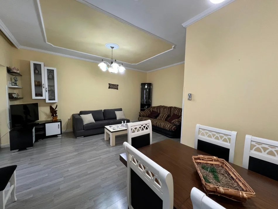 Tirane, jepet me qera apartament 2+1 Kati 3, 115 m² 500 € (Mihal Grameno, Kompleksi Grand)