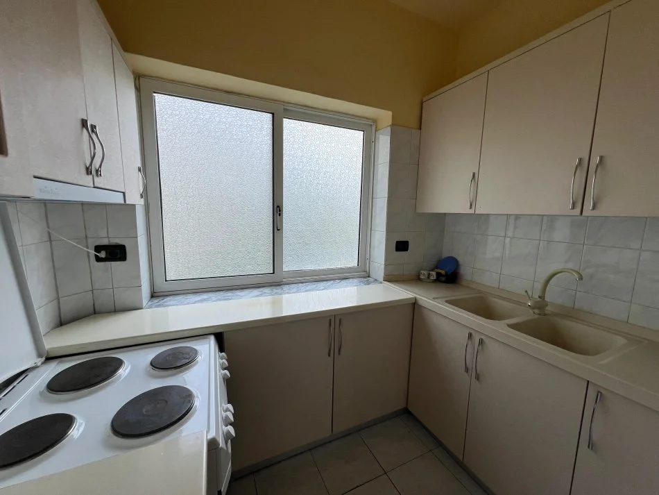 Tirane, jepet me qera apartament 2+1 Kati 3, 115 m² 500 € (Mihal Grameno, Kompleksi Grand)