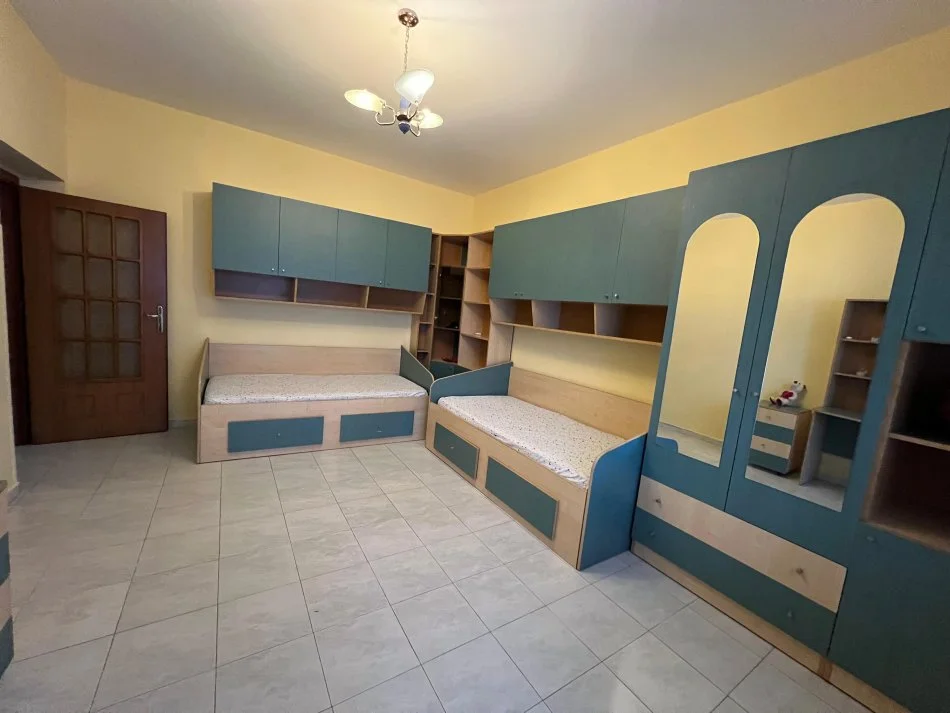 Tirane, jepet me qera apartament 2+1 Kati 3, 115 m² 500 € (Mihal Grameno, Kompleksi Grand)