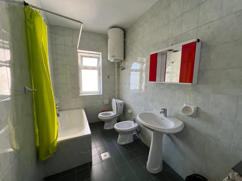 Tirane, jepet me qera apartament 2+1 Kati 3, 115 m² 500 € (Mihal Grameno, Kompleksi Grand)