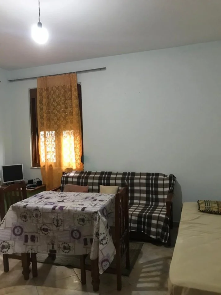 Tirane, jap me qera shtepi 1+1 Kati 0, 45 m² 290 € (Sefer Konda)