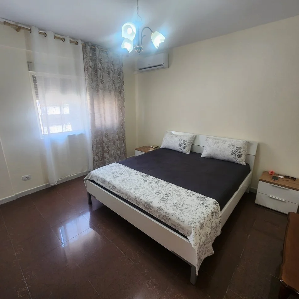 Durres, jepet me qera apartament 3+2+Ballkon Kati 4, 165 m² 600 € (Vollga, Durres)