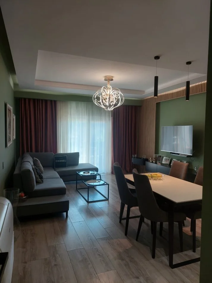 Tirane, jepet me qera apartament 3+1+Ballkon Kati 1, 120 m² 1.000 € (selvia)