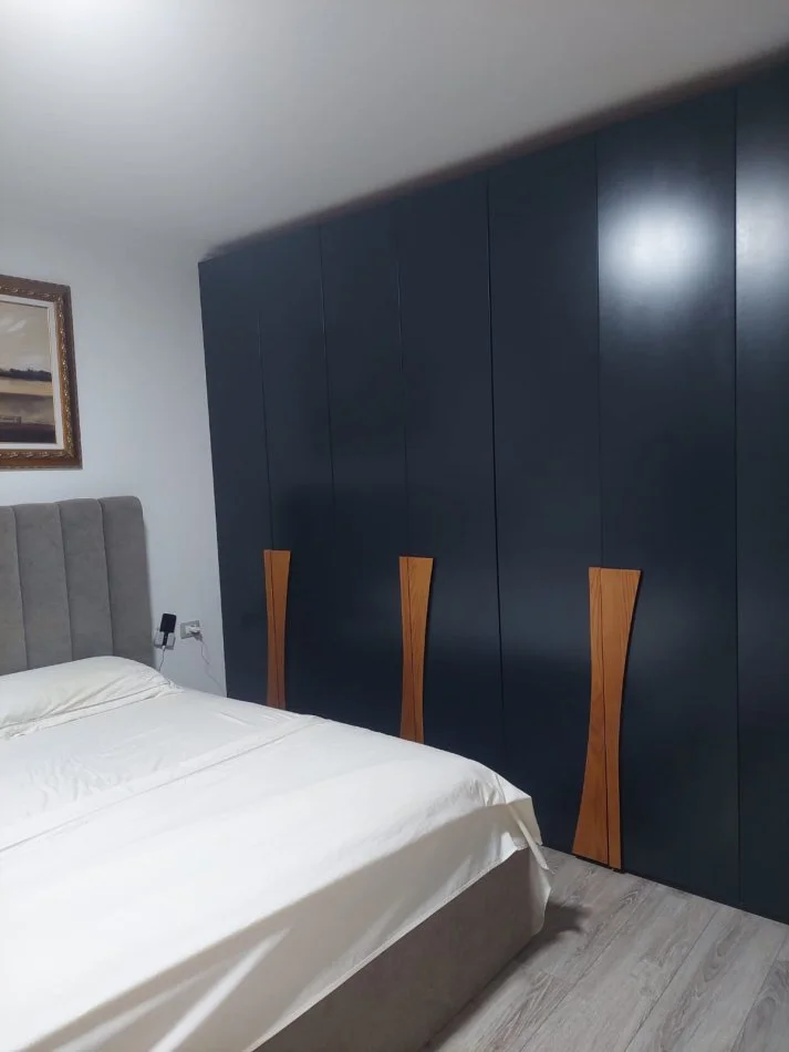 Tirane, jepet me qera apartament 3+1+Ballkon Kati 1, 120 m² 1.000 € (selvia)