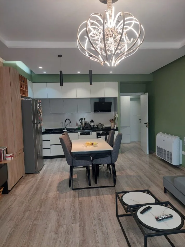 Tirane, jepet me qera apartament 3+1+Ballkon Kati 1, 120 m² 1.000 € (selvia)