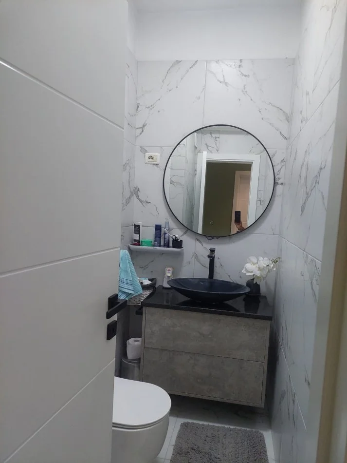 Tirane, jepet me qera apartament 3+1+Ballkon Kati 1, 120 m² 1.000 € (selvia)