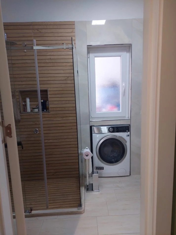 Tirane, jepet me qera apartament 3+1+Ballkon Kati 1, 120 m² 1.000 € (selvia)