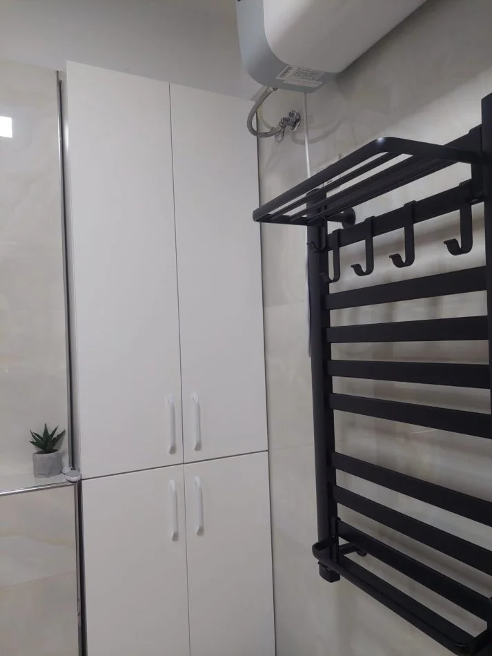 Tirane, jepet me qera apartament 3+1+Ballkon Kati 1, 120 m² 1.000 € (selvia)