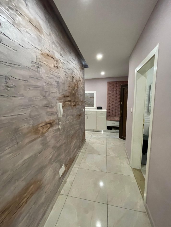 Tirane, shes apartament 2+1+Ballkon Kati 3, 115 m² 220.000 € (Liqeni i Thate)