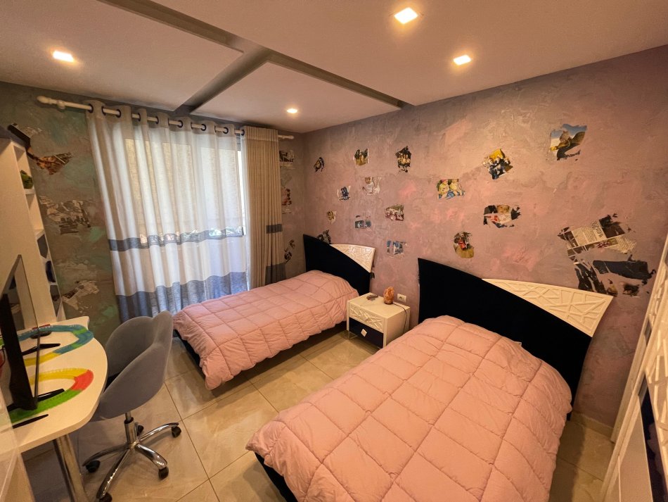 Tirane, shes apartament 2+1+Ballkon Kati 3, 115 m² 220.000 € (Liqeni i Thate)