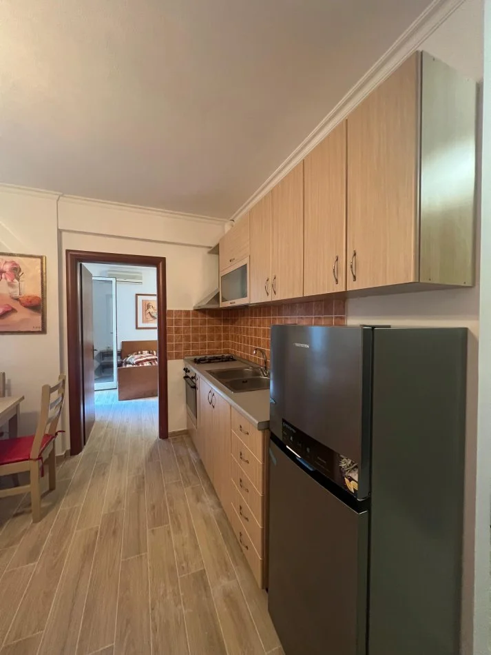 Durres, jepet me qera apartament 1+1+Ballkon Kati 2, 55 m² 400 € (Shkembi Kavajes)