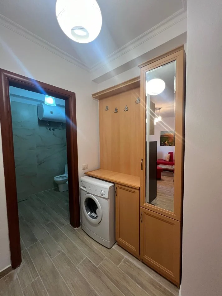 Durres, jepet me qera apartament 1+1+Ballkon Kati 2, 55 m² 400 € (Shkembi Kavajes)