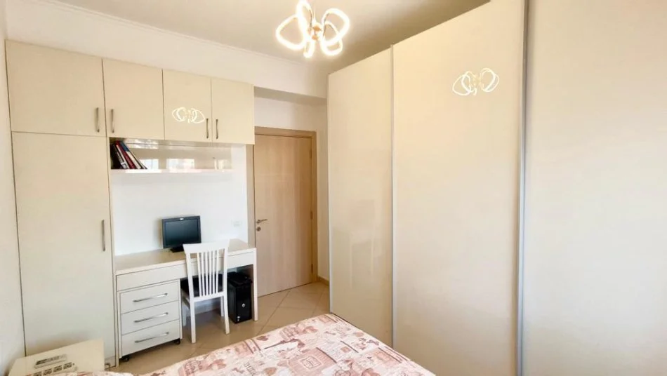 Tirane, jepet me qera apartament 1+1 Kati 3, 450 € 