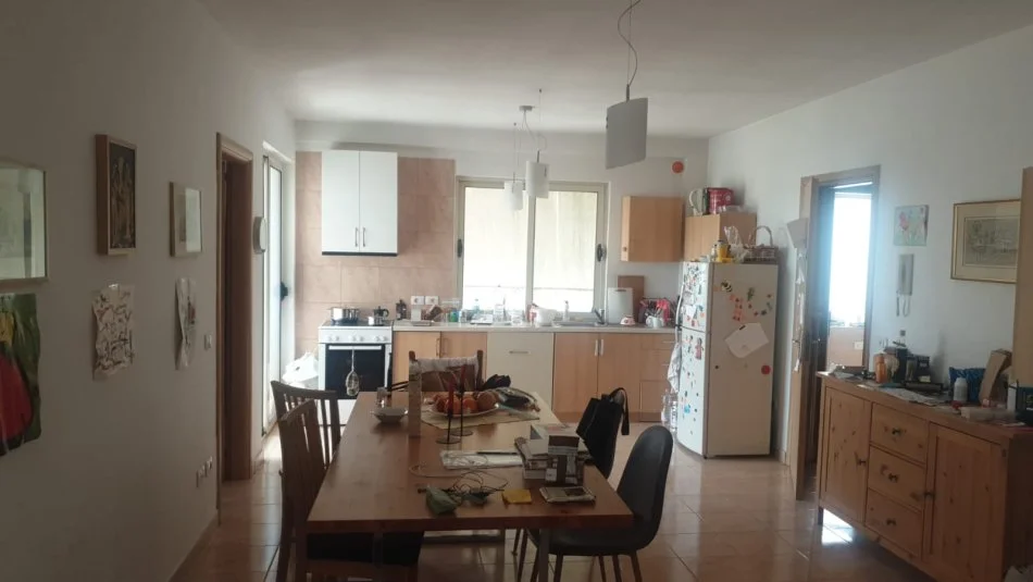 Tirane, Apartament me qira 1+1 Kati 5, 130 m² 600 € ( Yzberisht)