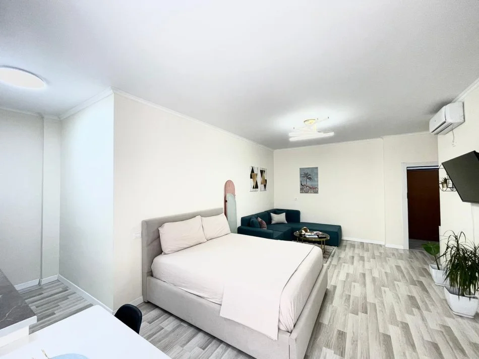 Tirane, jap me qera garsonier 1+1 Kati 3, 40 m² 500 € (Kafe Flora)