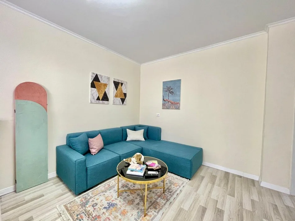 Tirane, jap me qera garsonier 1+1 Kati 3, 40 m² 500 € (Kafe Flora)