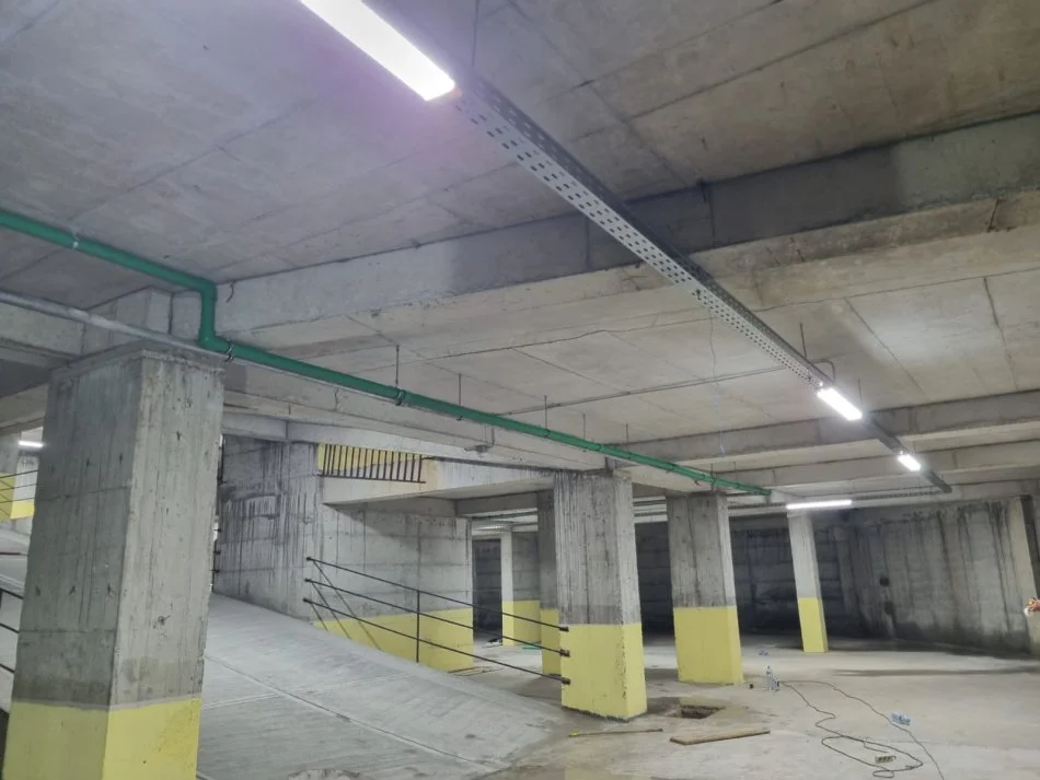 Tirane, shitet garazh Kati -2, 37 m² 32.000 € (Rruga e Durresit)