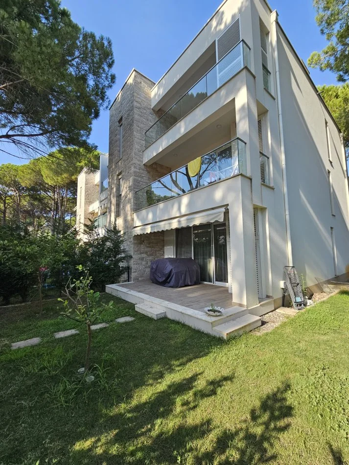 Durres, shitet apartament 2+1 Kati 0, 450 m² 340.000 € (San Pietro , Gjiri i Lalezit)