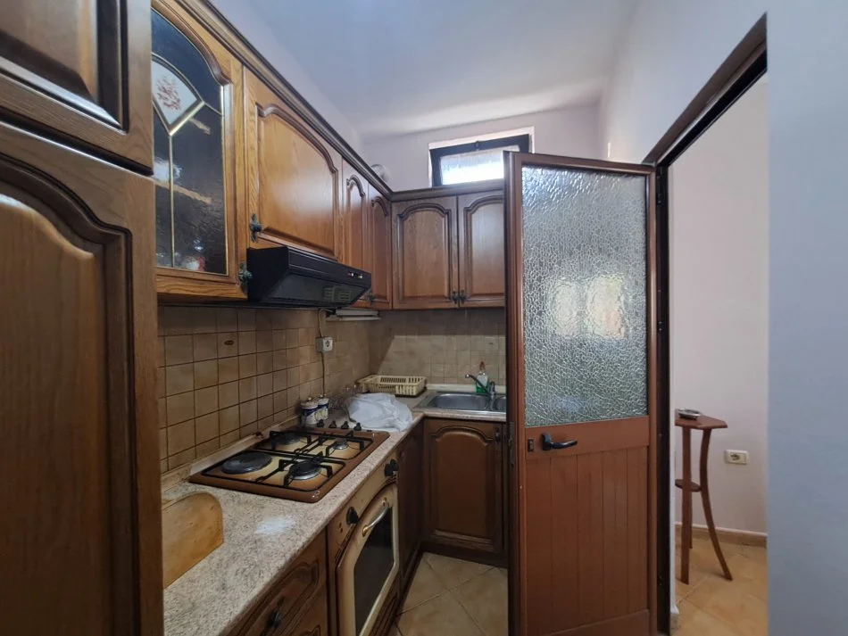 Tirane, Apartament 2+1  me qira Kati 5, 97 m² 600 € (9 kateshet)