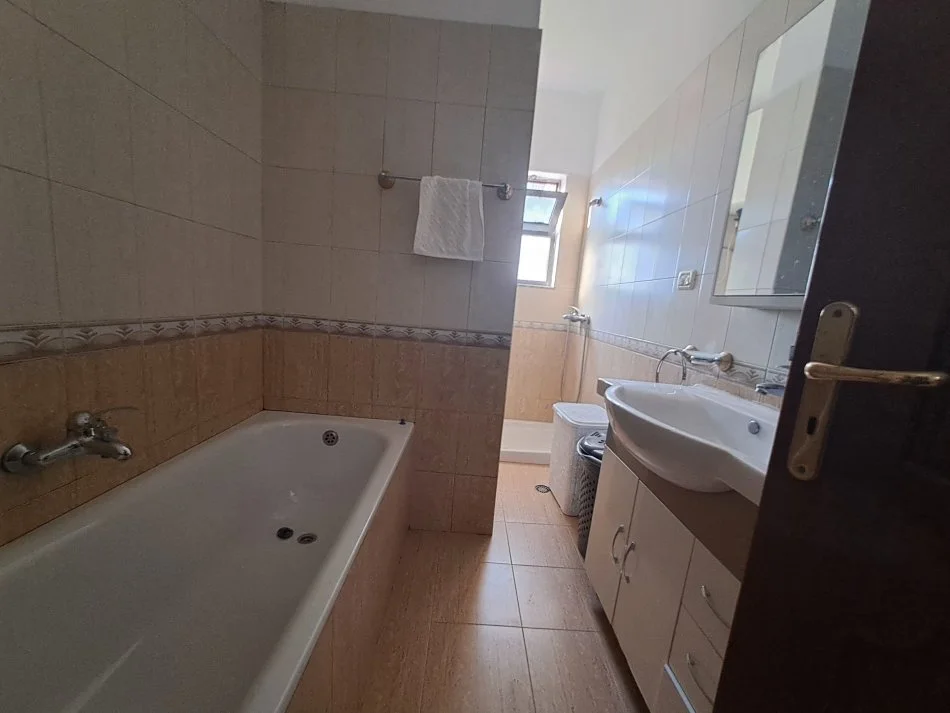 Tirane, Apartament 2+1  me qira Kati 5, 97 m² 600 € (9 kateshet)