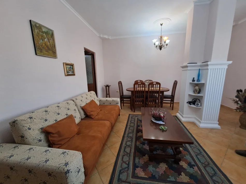 Tirane, Apartament 2+1  me qira Kati 5, 97 m² 600 € (9 kateshet)