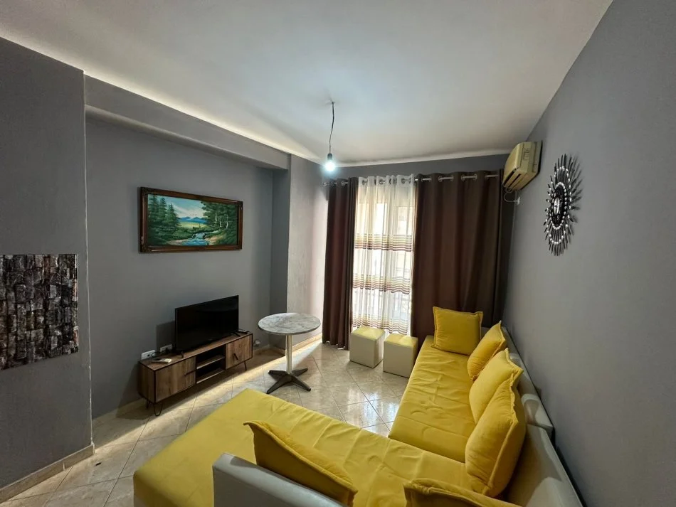 Tirane, jepet me qera apartament 1+1 Kati 4, 75 m² 400 € (rruga loni ligori)