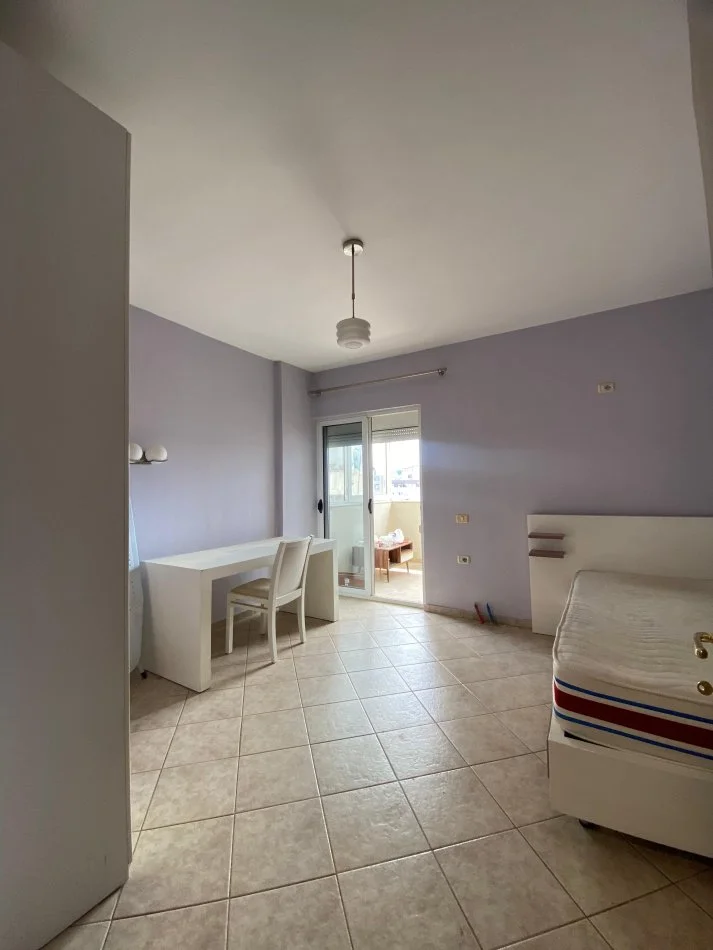 Tirane, jepet me qera apartament 2+1 , 97 m² 550 € (ARKITEKT SINANI,XHAMLLIK)