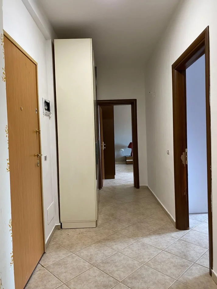 Tirane, jepet me qera apartament 2+1 , 97 m² 550 € (ARKITEKT SINANI,XHAMLLIK)