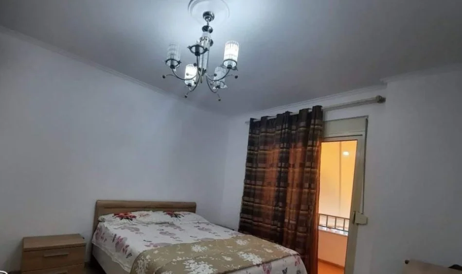 Tirane, jepet me qera apartament 3+1+Ballkon Kati 7, 118 m² 900 € (Rr Kavajes)