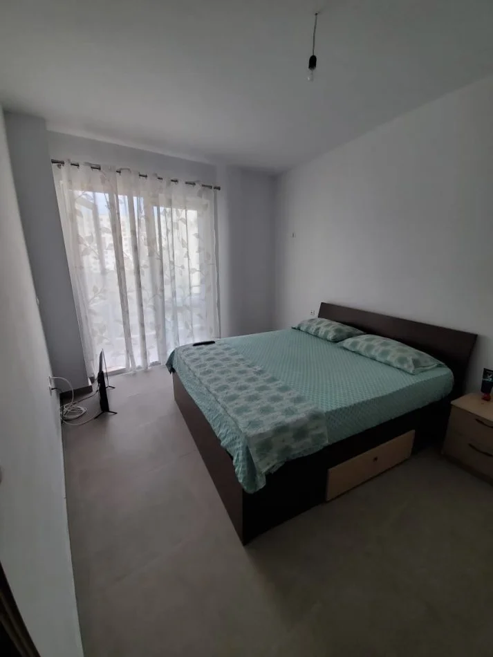 Tirane, jepet me qera apartament 3+1 Kati 3, 130 m² 500 € (rruga 3 Deshmoret)