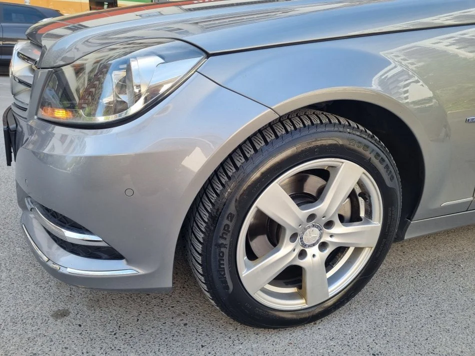 Tirane, shitet makine Mercedes Benz C220 204 Nafte, gri e erret tiptronik Klima 260 km 10 €