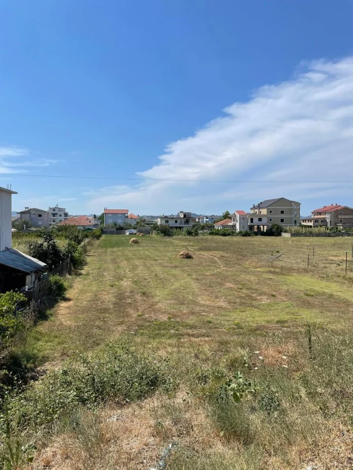 Tirane, shitet toke , 3.000 m² 200.000 € (Domje)