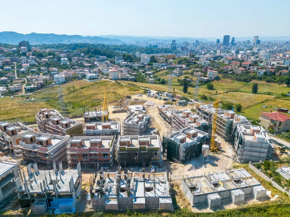 Tirane, shitet Vile 3 Katshe Kati 3, 200 m² 360.000 € (Turdive)