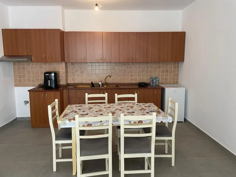Tirane, jepet me qera apartament 3+1+Ballkon Kati 3, 130 m² 400 € (Rruga 3 Deshmoret)