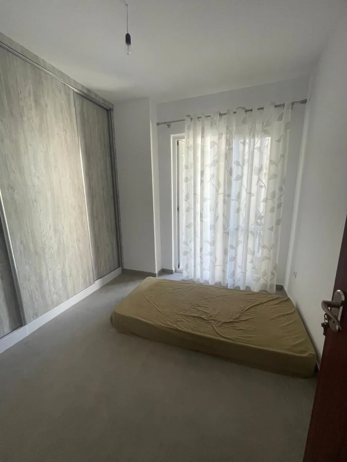 Tirane, jepet me qera apartament 3+1+Ballkon Kati 3, 130 m² 400 € (Rruga 3 Deshmoret)
