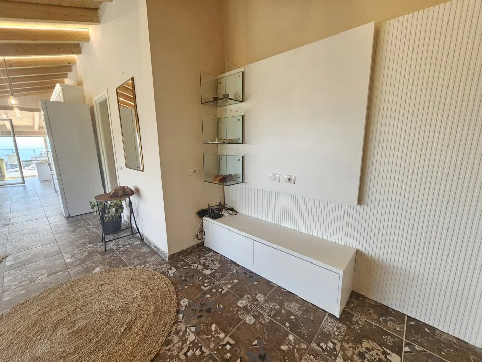 Durres, jepet me qera apartament 2+1 Kati 7, 135 m² 1.000 € (vollga)