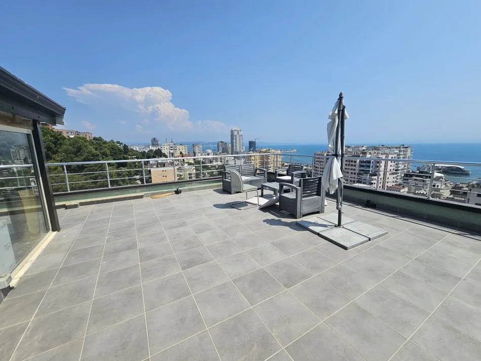 Durres, jepet me qera apartament 2+1 Kati 7, 135 m² 1.000 € (vollga)