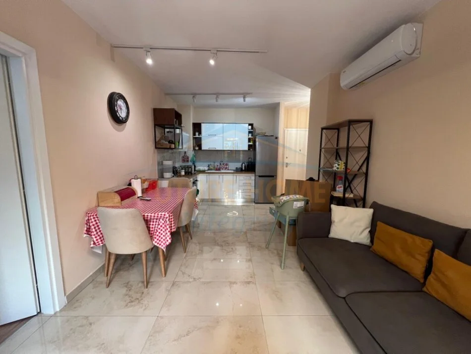 Tirane, jepet me qera apartament 2+1 Kati 3, 100 m² 650 € (RRUGA E DIBRES)