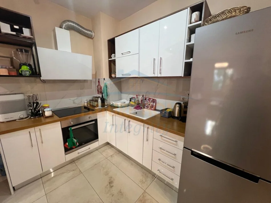 Tirane, jepet me qera apartament 2+1 Kati 3, 100 m² 650 € (RRUGA E DIBRES)