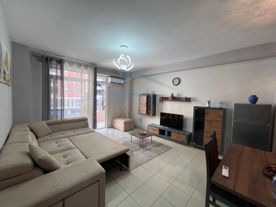 Tirane, shitet garsonier 1+1 Kati 2, 58 m² 64.000 € (UNAZA E RE BAR BOHEM)