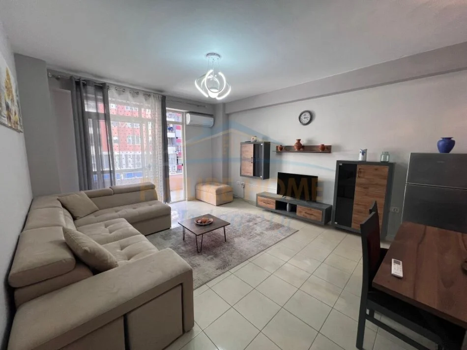 Tirane, shitet garsonier 1+1 Kati 2, 58 m² 64.000 € (UNAZA E RE BAR BOHEM)