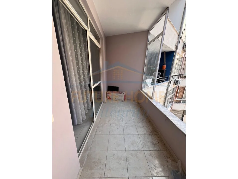 Tirane, shitet garsonier 1+1 Kati 2, 58 m² 64.000 € (UNAZA E RE BAR BOHEM)