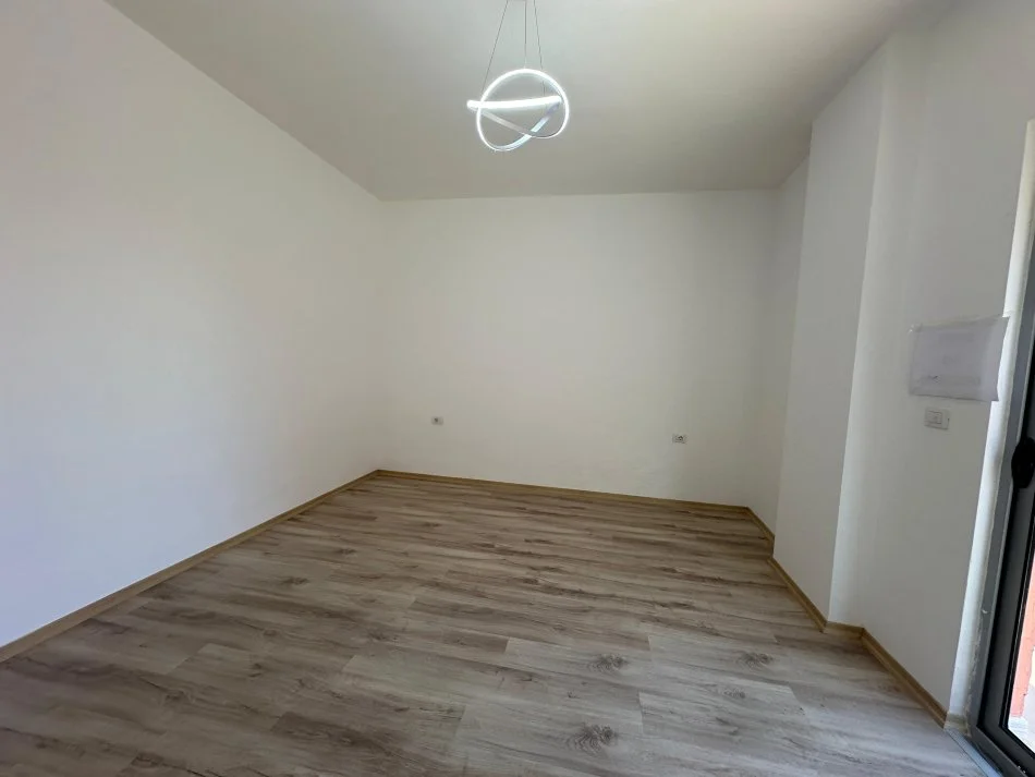 Tirane, shitet apartament 2+1 Kati 2, 101 m² 125.000 € (FRESK)