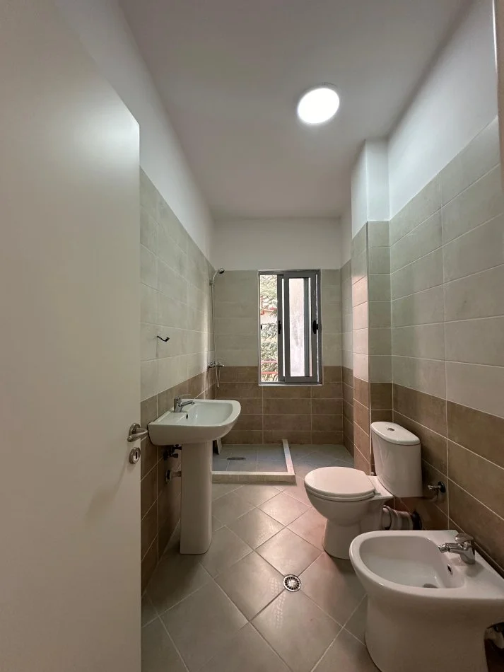 Tirane, shitet apartament 2+1 Kati 2, 101 m² 125.000 € (FRESK)