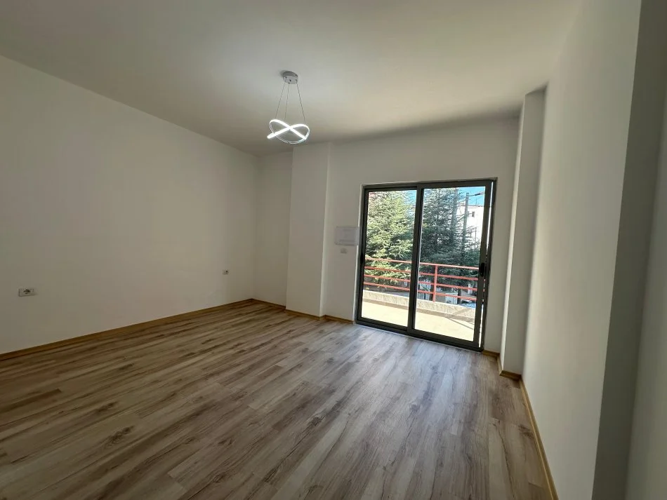 Tirane, shitet apartament 2+1 Kati 2, 101 m² 125.000 € (FRESK)