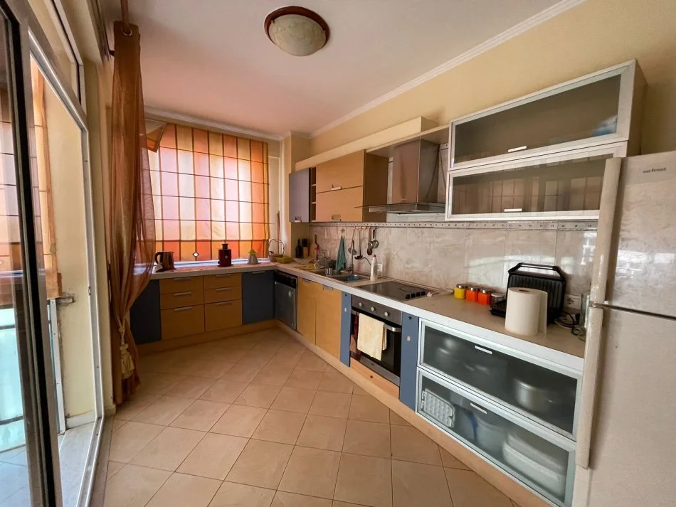 Tirane, shitet apartament 3+1+Ballkon Kati 2, 130 m² 200.000 € 