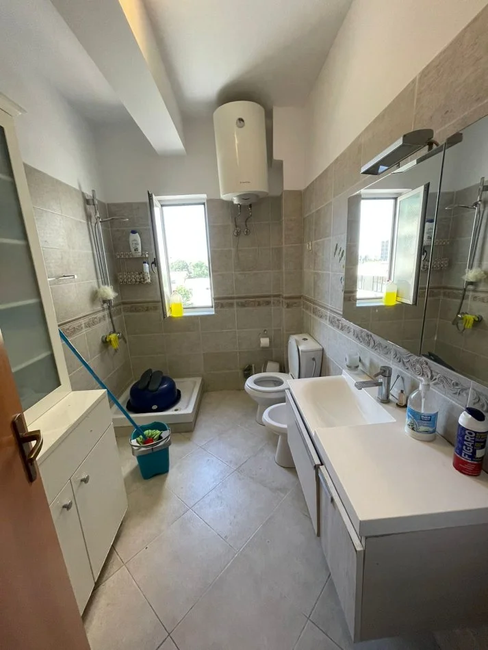 Tirane, shitet apartament 3+1+Ballkon Kati 2, 130 m² 200.000 € 