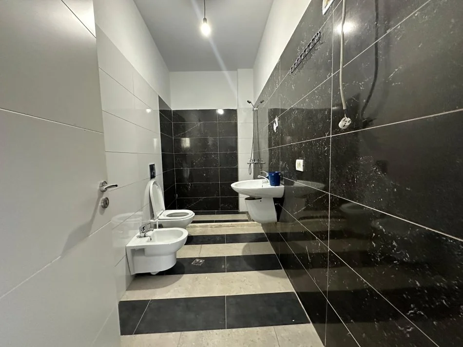 Tirane, jepet me qera apartament 2+1 Kati 9, 120 m² 550 € (ASTIR)