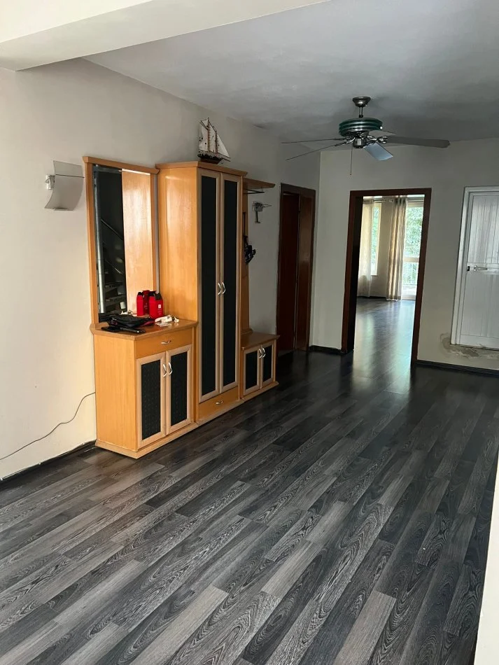 Tirane, jepet me qera Vile 1+1 Kati 2, 180 m² 600 € (brryli)